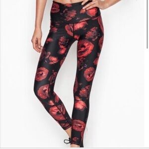 𝅺VICTORIA’S Secret red rose and black sport knockout leggings